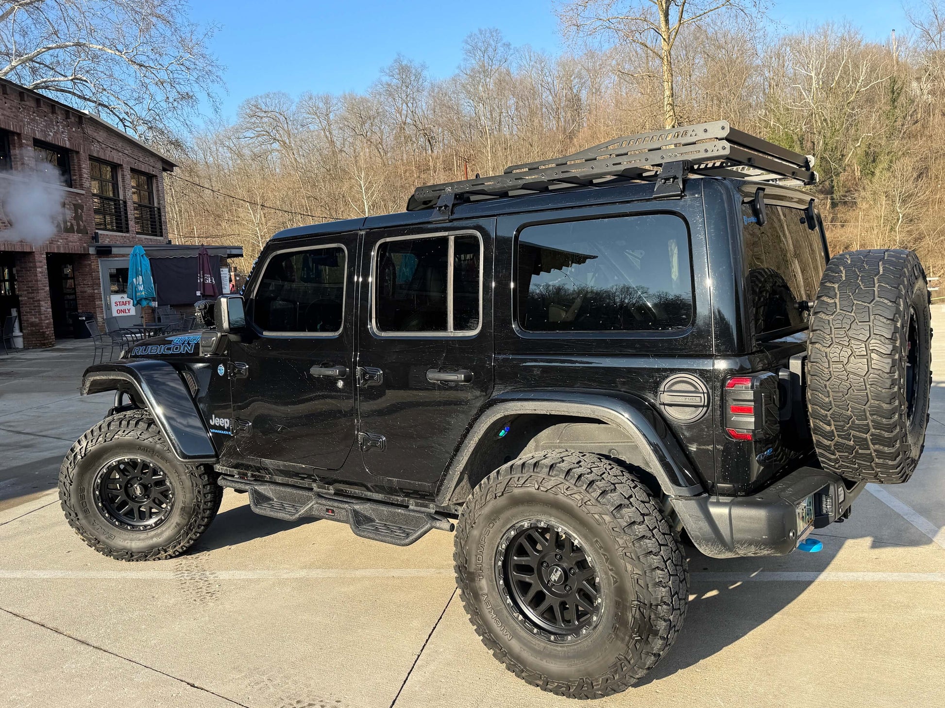 GUTTER MOUNT PLATFORM RACK INSTALLED ON A BLACK JEEP WRANGLER JL