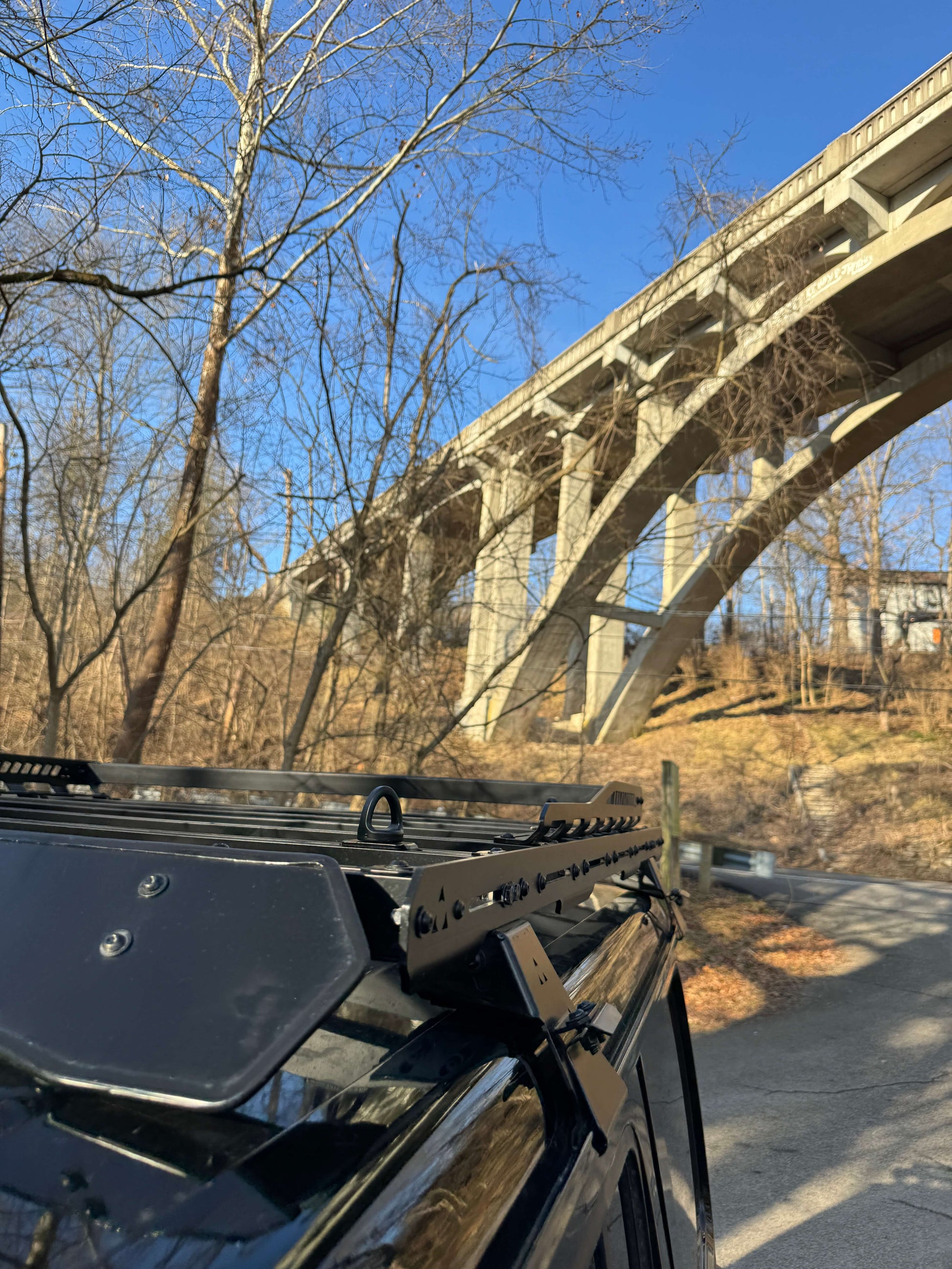 GUTTER MOUNT PLATFORM RACK INSTALLED ON A BLACK JEEP WRANGLER JL