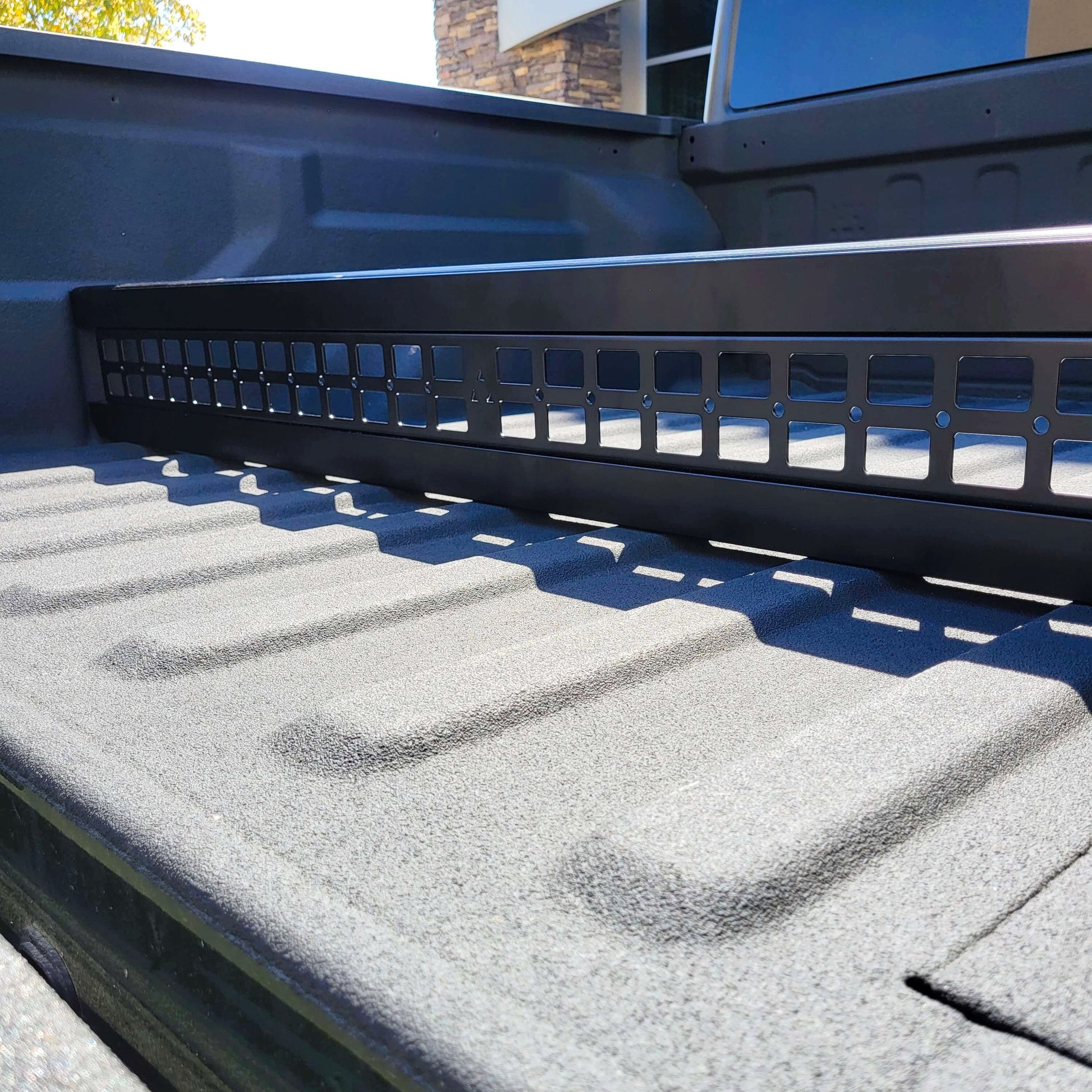 Jeep Gladiator bed divider close up view